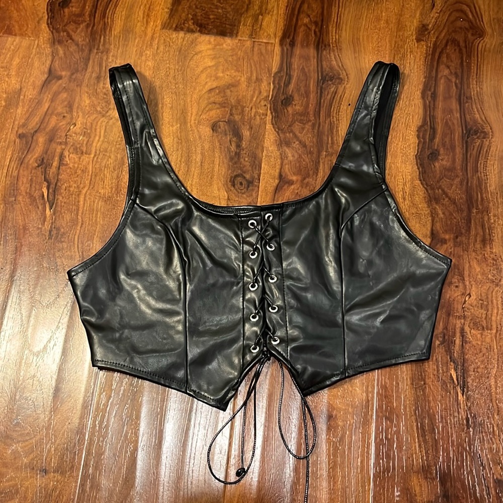 Black pleather lace up crop top, Women’s Medium